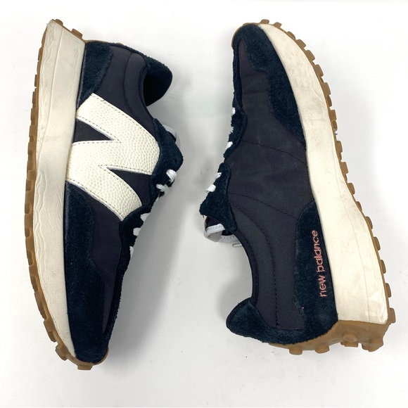 New Balance 327 Sneakers in Black and White 8.5 - Picture 3 of 11